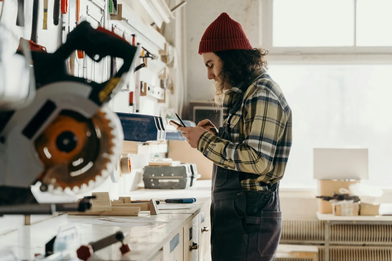 Tradesperson searching for local business on Google